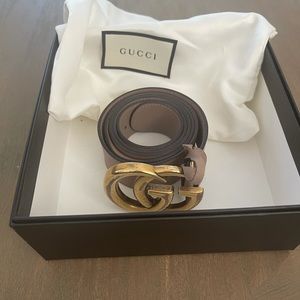 Gucci Women Double G buckle brown leather belt